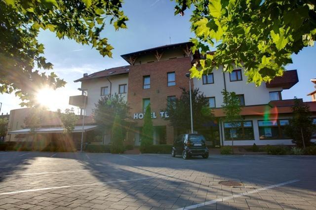 Hotel Tevel Sladkovicovo Bagian luar foto
