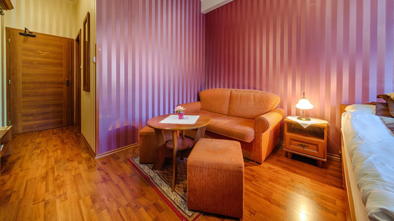 Hotel Tevel Sladkovicovo Bagian luar foto