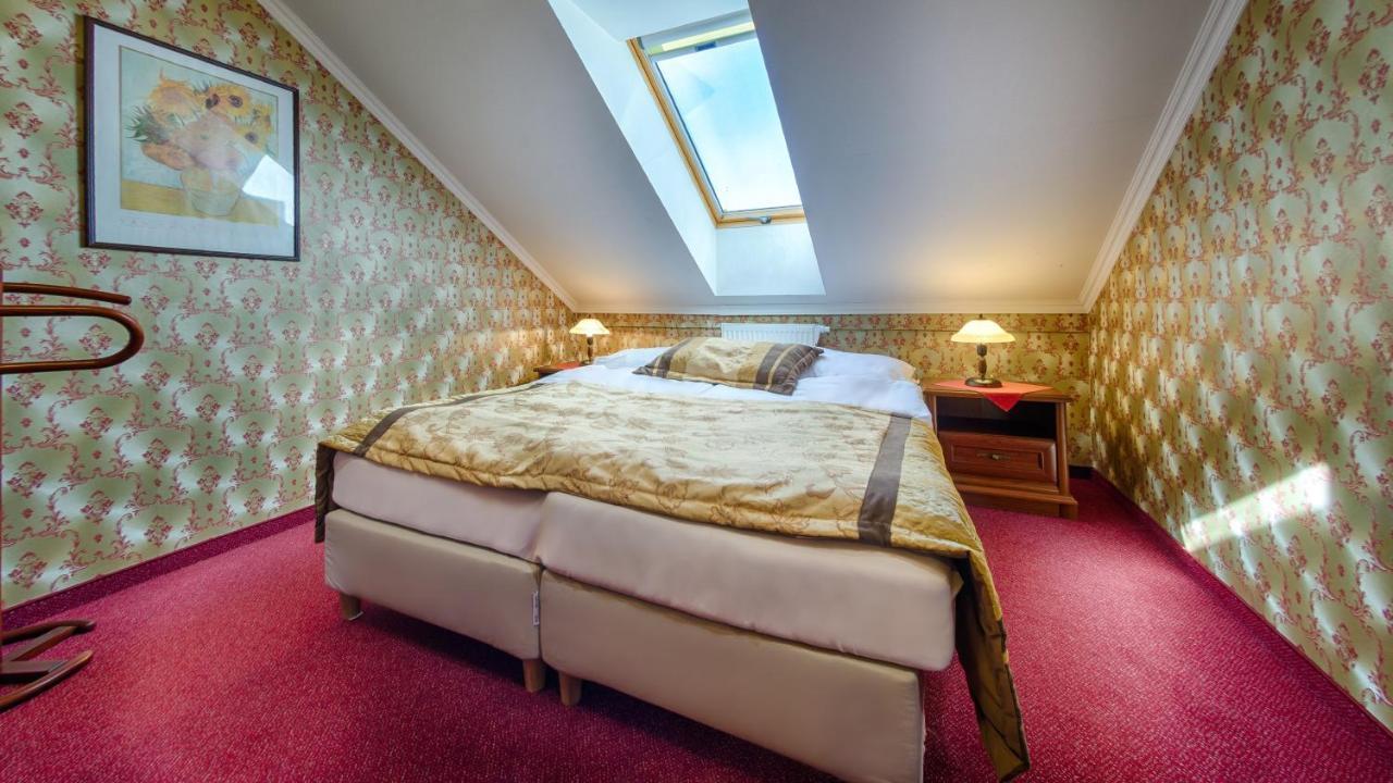 Hotel Tevel Sladkovicovo Bagian luar foto
