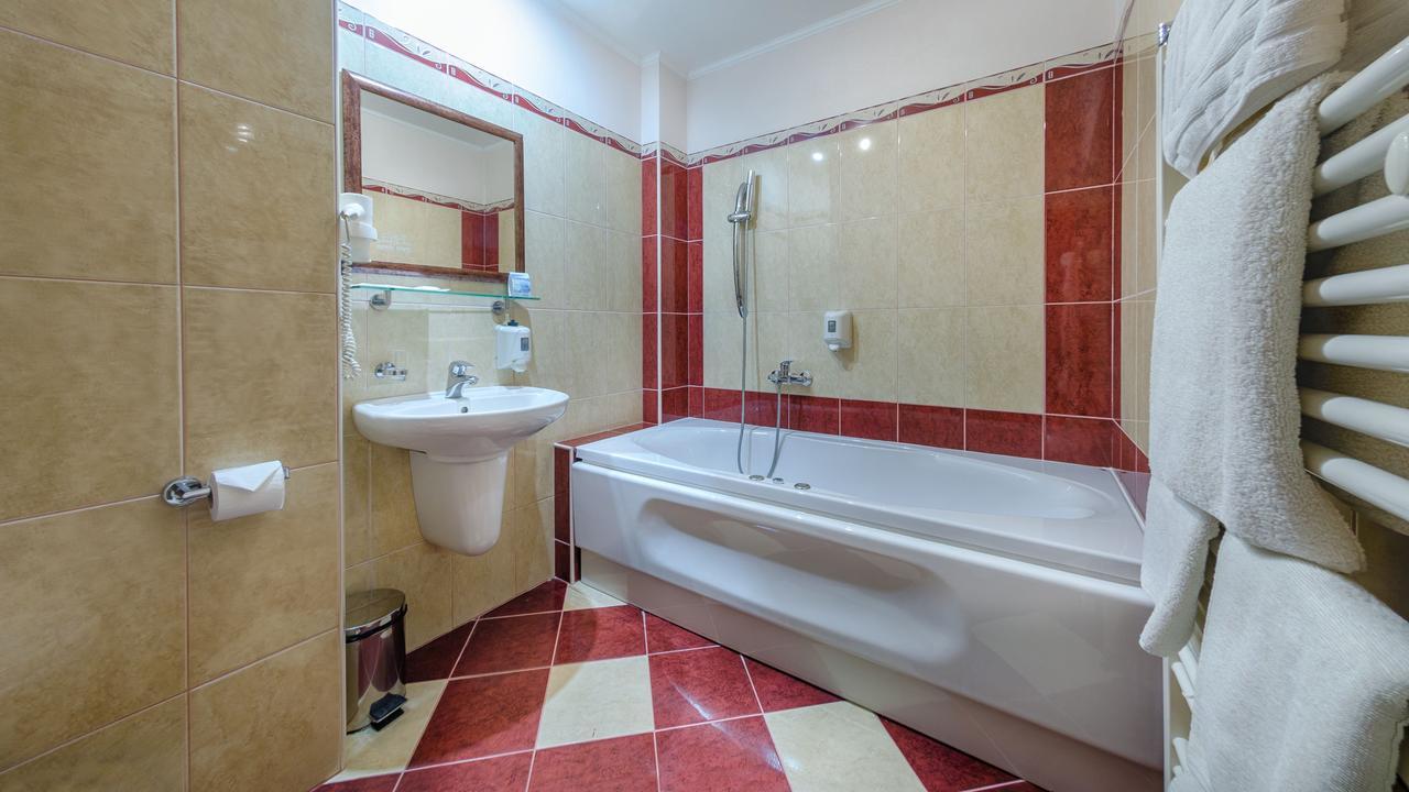 Hotel Tevel Sladkovicovo Bagian luar foto