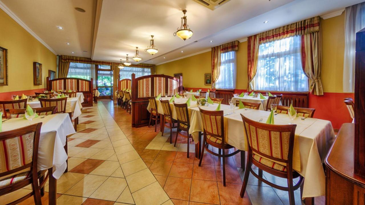 Hotel Tevel Sladkovicovo Bagian luar foto